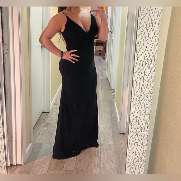 Black backless formal dress - Picture 1 of 4